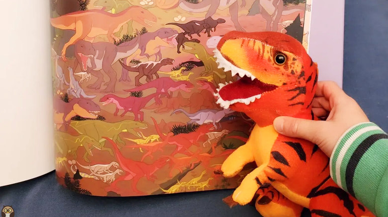 À la recherche du petit dino arc-en-ciel - Little Urban